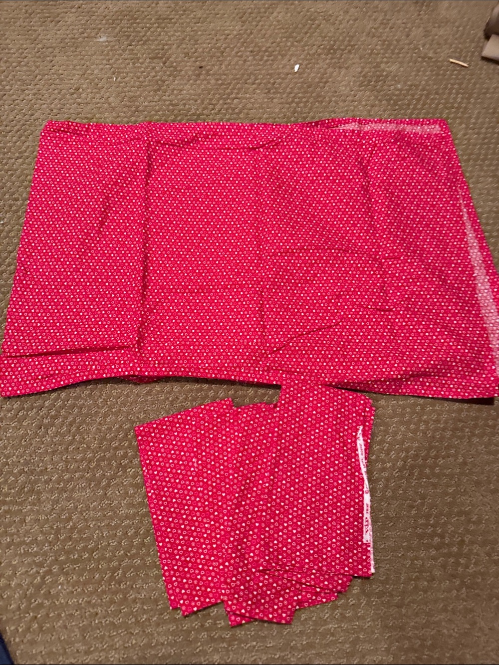 Set of 4 vintage napkins and a table tunner